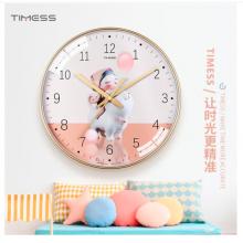 Timess 卡通儿童钟表客厅挂钟时尚简约时钟家用创意卧室石英钟现代大气挂表挂墙 QF2109-2 白熊女孩 【10英寸】