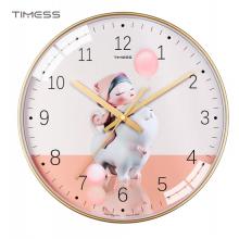 Timess 卡通儿童钟表客厅挂钟时尚简约时钟家用创意卧室石英钟现代大气挂表挂墙 QF2108-2 白熊女孩 【12英寸】